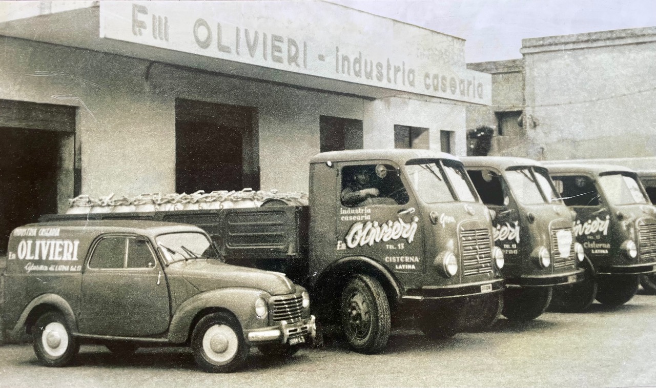 foto antica furgoni olivieri - azienda